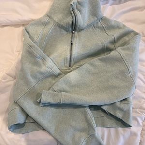 Size M/L Lululemon cropped scuba